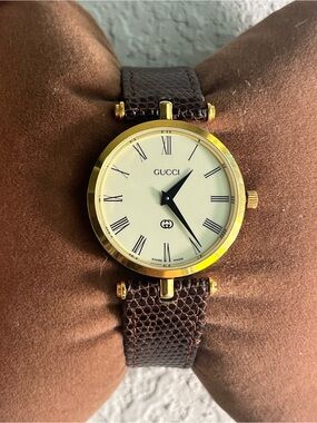 GUCCI vintage 2000M stacked men’s sherry line watch.
